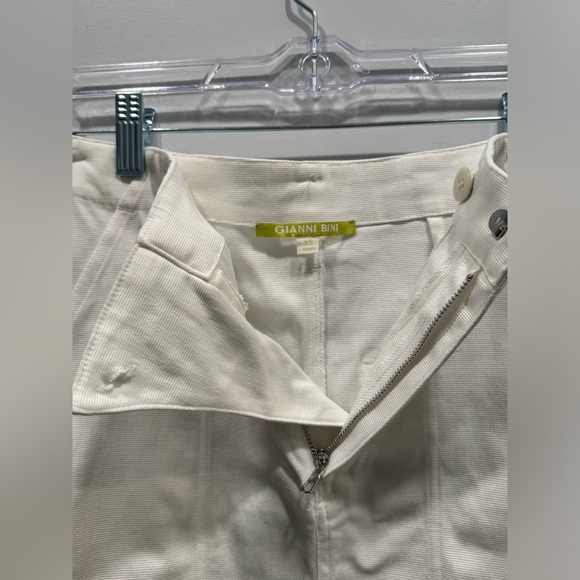 NWOT Gianni Bini white skirt size XS . washed, but never worn - Picture 3 of 3